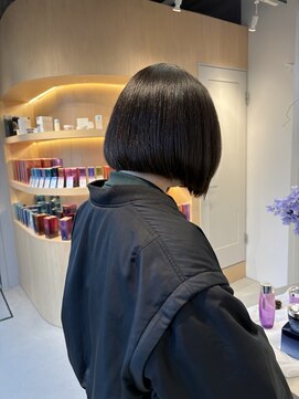 シダ(sida SAIIN) 【高城】ぱつっと前下がりボブ