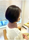 ピンクブラウン色でしっとり纏まるショートボブ