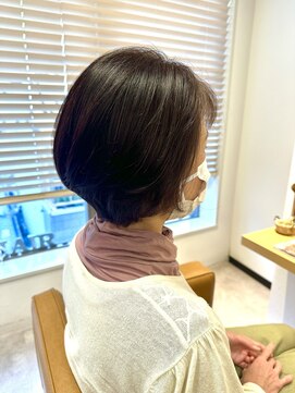 クラッシー(CLASSY) ピンクブラウン色でしっとり纏まるショートボブ