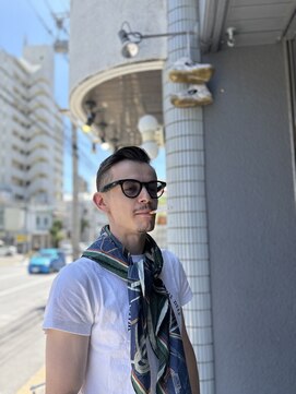 バッドバーバー 沖縄那覇(BADBARBER NAHA) フェザーアップスキンフェード