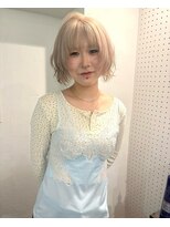 シイ(SIE)&nbsp;くせ毛を活かしたハイトーンボブ♪