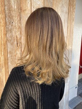 アヘッド(ahead) バレイヤージュ×ゴールドブロンド