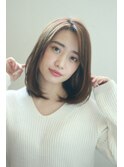 大人カジュアル　小顔ヘア　レイヤーミディアム