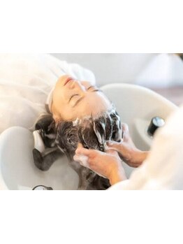 スパークリングヘッドスパで即寝してしまう程のリラックスタイムをお過ごし下さい!普段のメニューに追加も!