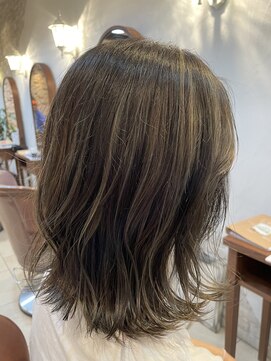 ヴィアンカ(Vianca) 【大人ゆる外ハネ×W3Dグレージュハイライト】＠20代30代40代