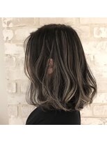 カルラ(Karra)&nbsp;アッシュブラウンハイライト