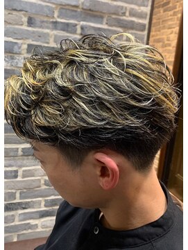 ミリオンバックス 神田店(Million Bucks) スパイキーショート/スペインカール<理容室>[メンズ/床屋/神田]