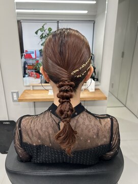 バルべス トーキョー(BARBES TOKYO) タイトなローポニー編み下ろし【清板】