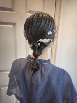 アロマ ヘアー ルーム 新宿3号店(AROMA hair room) ローポニーアレンジ/パールアクセ付き/上品スタイル