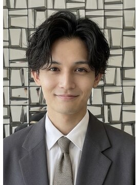 ウィーニード 名古屋(WENEED) 《佐久間》シャドウパーマ、センターパート