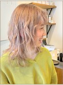 ベージュ