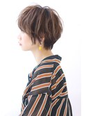 ことりベージュネイビーカラー毛先パーマ小顔ワンサイドショート