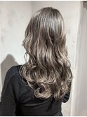 上品で大人可愛ナチュラルカールのふわ揺れカールセミディ♪