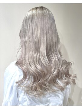 アミル(amiLe) ホワイトグレージュ/ブリーチ２回/渋谷ブリーチ/R