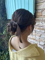 ヘア ミーツ ドレス プレローマ(HAIR meets dress pleroma)&nbsp;お団子風リボンアレンジ