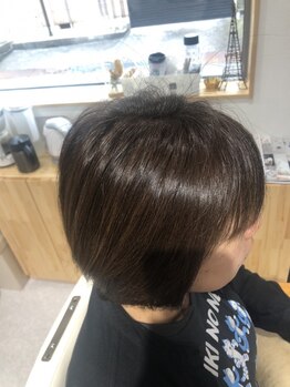 大人女性にも人気のグレイカラー！ダメージを抑えた薬剤を使用し、艶・手触りの良い仕上がりを実現♪