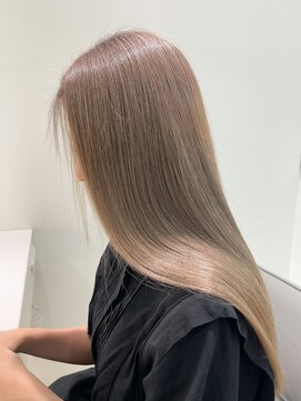 アールプラス 新宿(ar+) ミルクティーベージュカラー