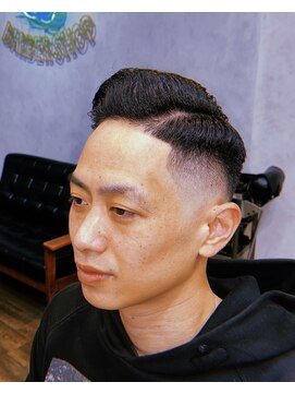 タフ バーバーショップ(TOUGH BARBER SHOP) サイドパート　side part style