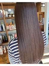 丁寧なカウンセリングと慎重な髪の状態チェックで髪に負担の少ない施術をー。