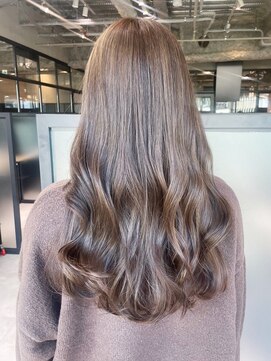 アイティーバイアルバム 藤沢店(IT by ALBUM) マロンベージュフェミニンロング似合わせカット_ba499091