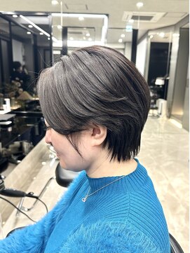 メモリーズ 表参道(Memories) 40代50代60代耳かけショート前髪なしハンサムショート白髪ぼかし