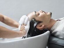 至福のひと時。ヘッドスパで頭皮も気持ちもリフレッシュ。