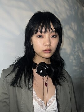 ノア(noa) 黒髪シャギーレイヤー
