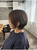 柔らかいベージュカラーとショートで大人かわいく♪