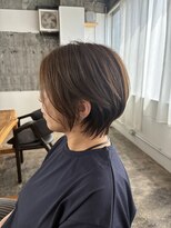 サイ(sai) 柔らかいベージュカラーとショートで大人かわいく♪