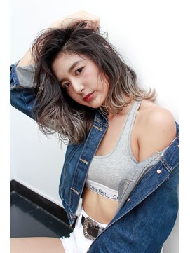 トルネード(TORNADO) 外国人風ロブ ハイライトグラデーション グレージュ 外ハネ