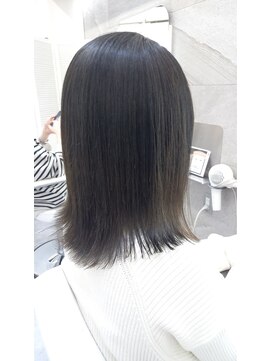 アナ ラーナ(Anna Lanna) 伸ばしかけ外ハネ×ダークグレージュ