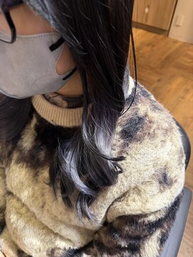 エストヘアーバイ フレンズ 新宿店(est hair by friends) インナーカラーシルバー/ブルーブラック