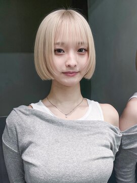 アルバム 銀座(ALBUM GINZA) ホワイトベージュ前髪カットボブブロンド_F31183