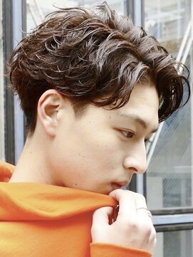 フィフス 天神大名(fifth) 天神大名メンズパーマフェザーパーマセンターパートガイルヘア