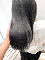 トルネード(TORNADO)&nbsp;外国人風赤味無し 極細ハイライトグレージュセミロング赤味除去