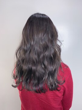 メーヴェ(Mowen) mowen 南堀江 オリーブカラー×ゆる巻きミディ×透明感カラー