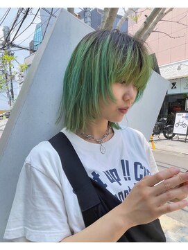 ルーム(Loom.) クリアグリーンウルフボブ