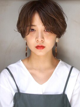 アトリエ フェム(atelier.fem) センターパートが可愛い大人ハンサムショート