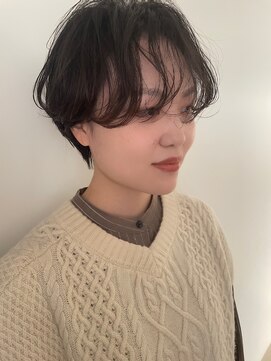 ガリカ 博多(Gallica) 大人ショートボブ ひし形 小顔 前下がり前髪なしパーマ