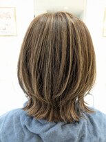 ヘアーデザインムーヴ(Hair design MOVE)&nbsp;白髪ぼかしハイライト　明るい白髪染め　ミディアム