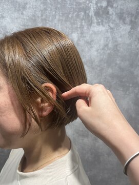 エム(em) 襟足ギリギリボブ