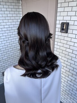 ソノ(sono) ハーフツイン コテ巻き ダウンスタイル  デートヘア 推し活ヘア