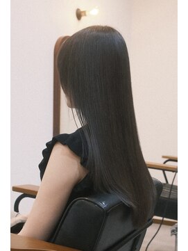 ロスカ(Loska) グレー系カラー×艶ストレート