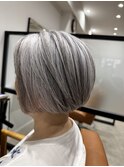 白髪を活かした上品ロマンスグレーボブスタイル