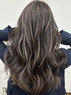 ヨロ 小岩(YOLO) ハイライトショートヘアレイヤーカットイルミナカラー