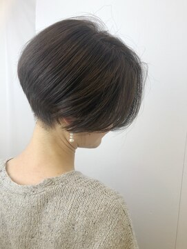 シャメル(Chamel) 襟足スッキリ/前下がり/ハンサムショート/センターパート