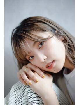 ウラ(.ula) 耳掛けミディアム×グレージュ