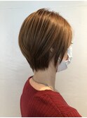 コンパクトなくびれレイヤーショート×アッシュグレージュ