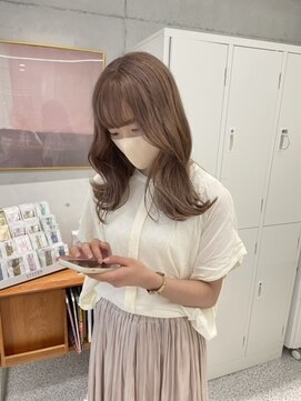 ローウェ 渋谷(Louwe) 透明感たっぷりミルクティーベージュ