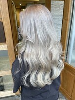 イロ バイ ミロク(ILO by miloc)&nbsp;ホワイトシルバーカラー